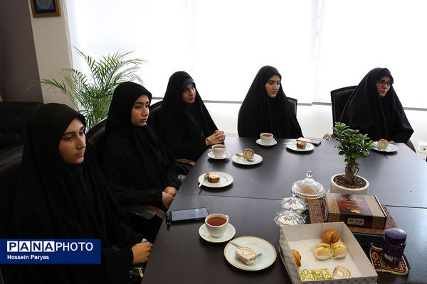 دیدار دانش‌آموز خبرنگاران پانای البرز با مدیرعامل خبرگزاری پانا
