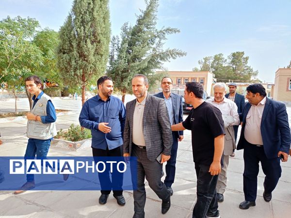 بازدید مشاور وزیر آموزش و پرورش از مدارس آسیب‌دیده کاشمر