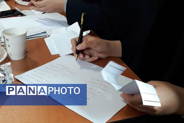 رقابت دانش‌آموزان منتخب در انتخابات منطقه‌ای شورای دانش‌آموزی بهارستان دو