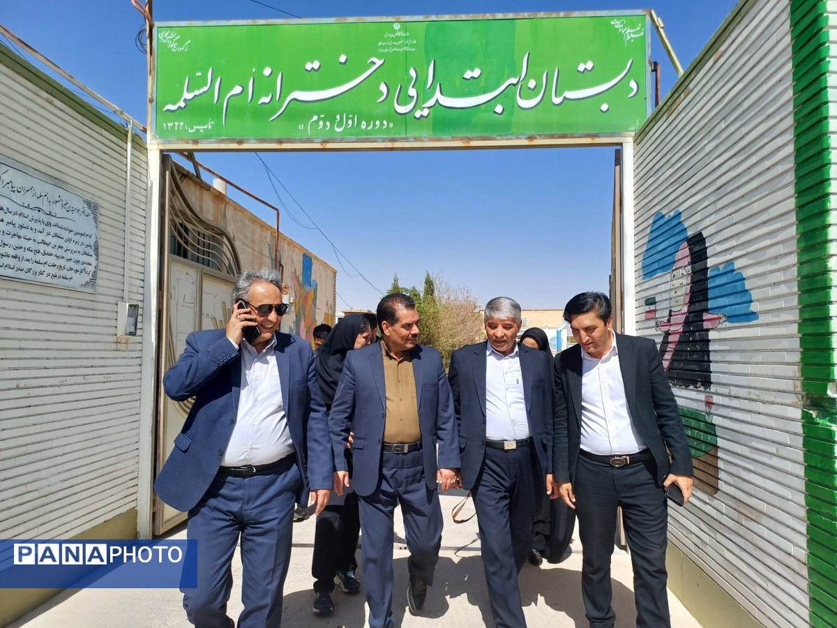 بازدید معاون آموزش متوسطه ادارهکل آموزش و پرورش استان از مدارس شهرستان جاجرم