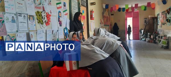بیست و هشتمین دوره انتخابات شورای دانش آموزی در زاوه
