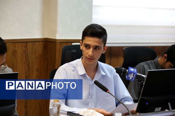 دیدار معاون پرورشی و فرهنگی وزارت آموزش‌وپرورش با نمایندگان پسر تشکل‌های دانش‌آموزی شیراز