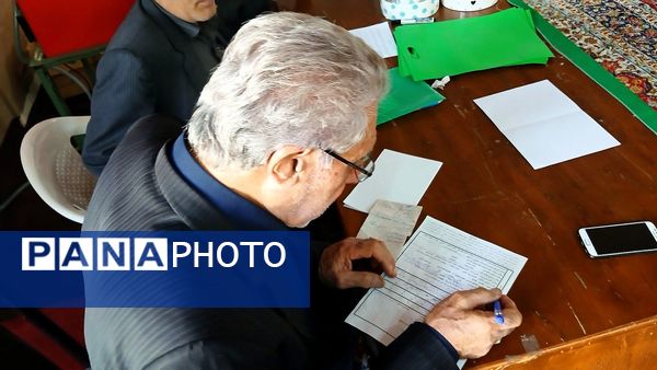 برگزاری نماز جمعه وحدت‌آفرین نظرآباد با رونمایی کتاب قرآنی و ارائه خدمات فرهنگی و معیشتی در مصلی نظرآباد