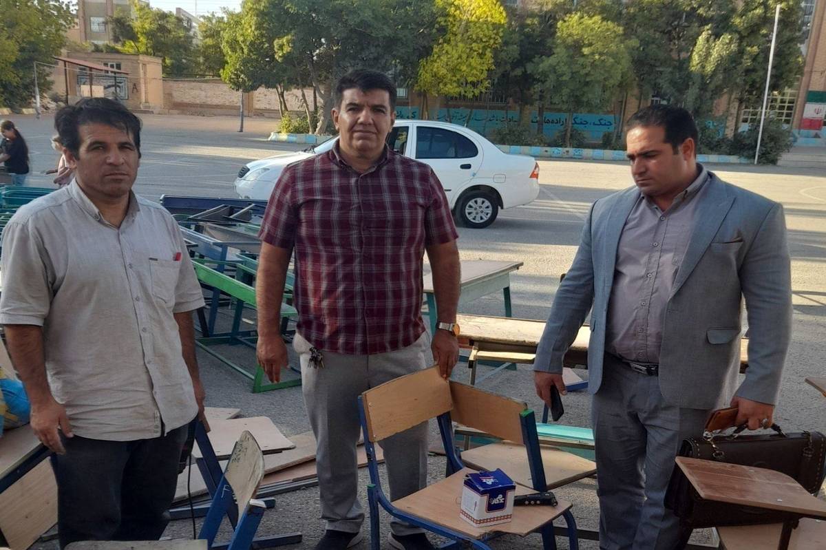 آغاز موج تعمیر و تجهیز صندلیها در مدارس نورآباد لرستان