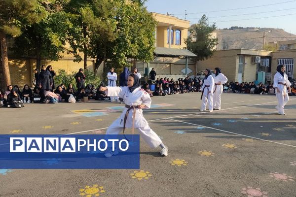 هفته تربیتبدنی در دبیرستان فرشتگان ناحیه ۴شیراز