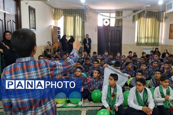 آرزوی فرج و سلامتی صاحب الزمان (عج) با دست‌های کوچک دانش‌آموزان شیرازی