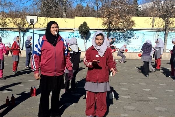 مربیان مدارس نخستین کسانی هستند که استعداد ورزشی دانش‌آموزان را کشف می‌کنند