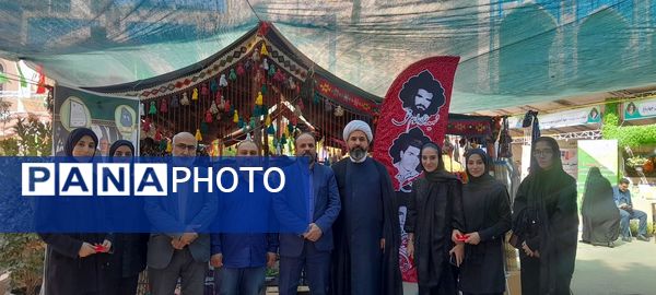 اجرای گروه سرود و تئاتر خیابانی به مناسبت هفته دفاع مقدس در مصلای کرج