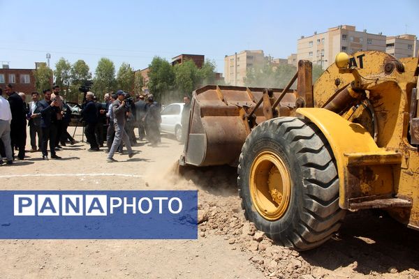 آیین کلنگ زنی احداث سه واحد آموزشی در قم