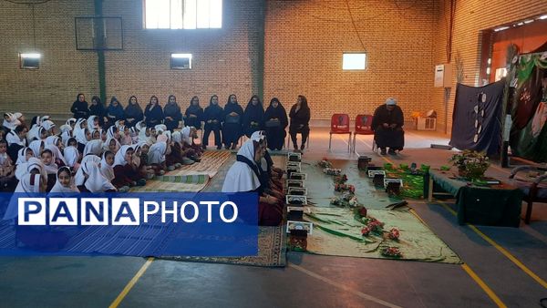 نور قرآن در ایام فاطمیه دبستان استقلال حاجی‌آباد را روشن کرد