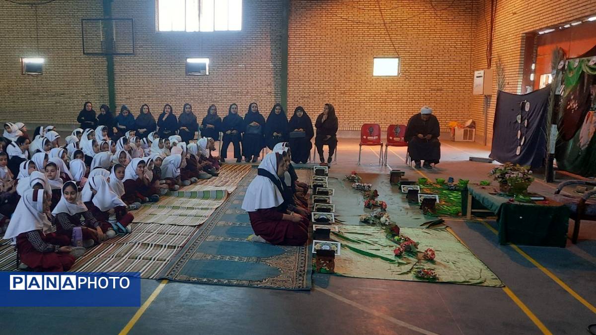 نور قرآن در ایام فاطمیه دبستان استقلال حاجی‌آباد را روشن کرد