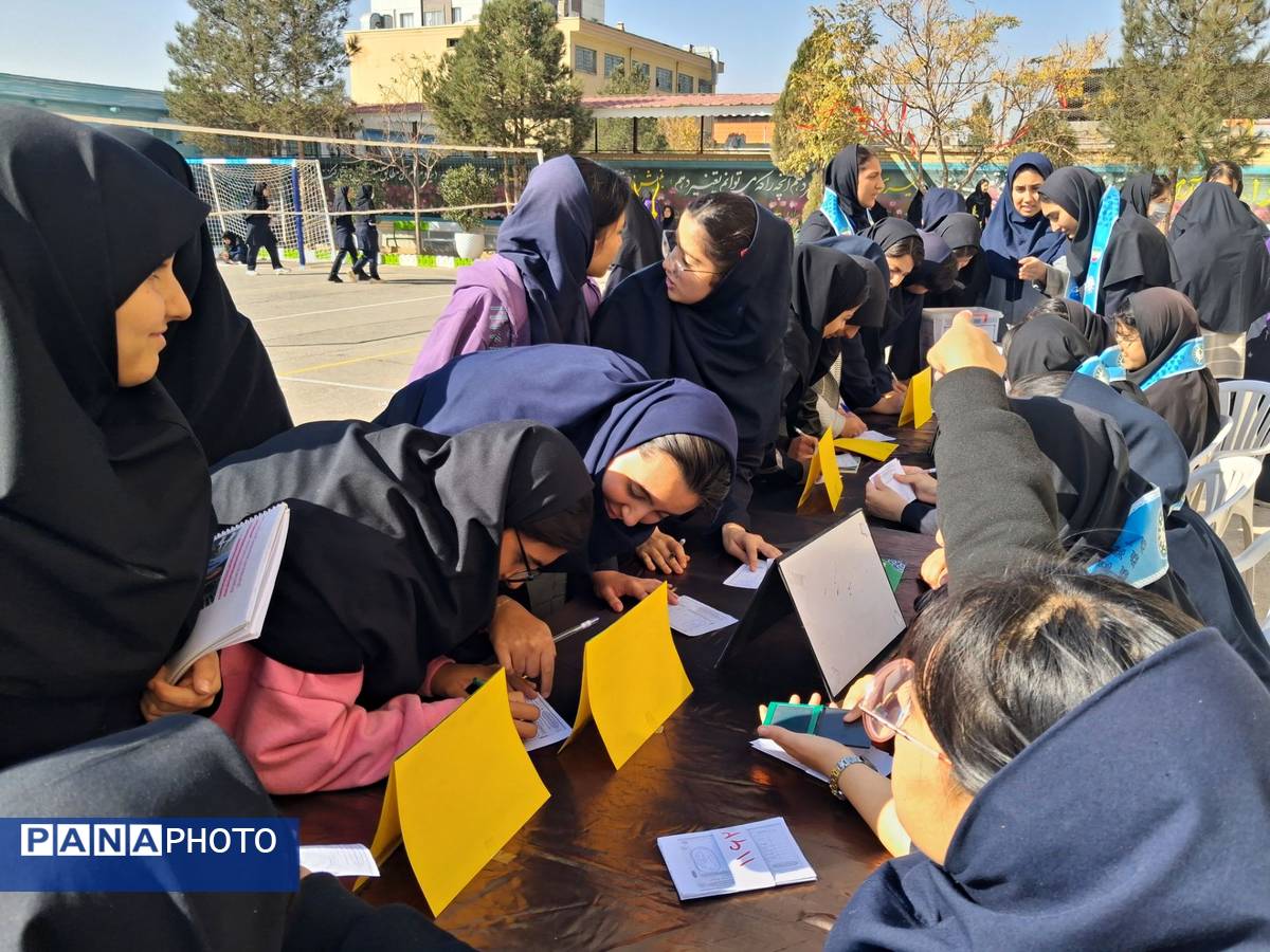 انتخابات شورای دانش آموزی در دبیرستان وکیلی ۹