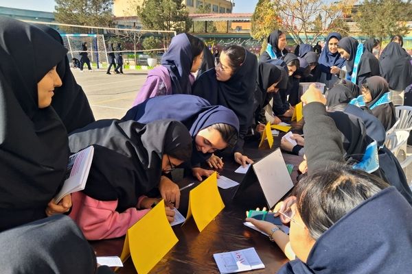 انتخابات شورای دانش آموزی در دبیرستان وکیلی ۹