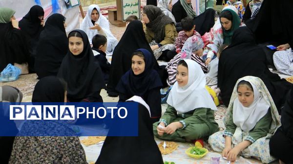 برگزاری محفل انس با قرآن کریم با حضور بیش از ۱۰۰۰ دانش‌آموز دختر روزه اولی در امامزاده بی بی سکینه