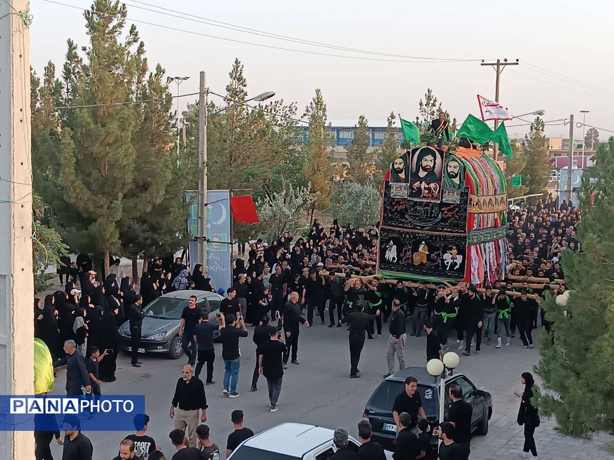 شکوه نخلگردانی در گناباد؛ تصویری از عشق و ارادت در محرم