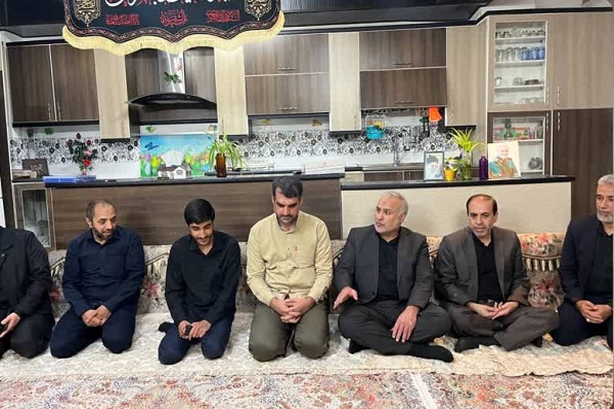 تجلیل نماینده قم در مجلس از دانشآموز مدالآور المپیاد جهانی فیزیک پاریس