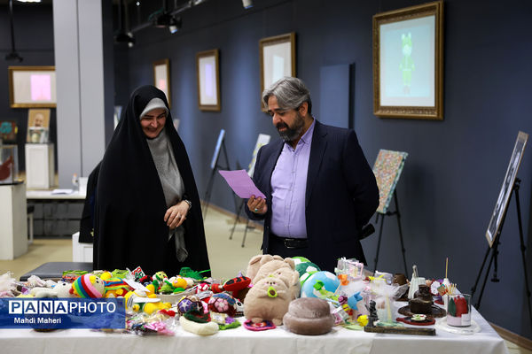 بازدید مدیرعامل خبرگزاری پانا از نمایشگاه «دست‌مریزاد»