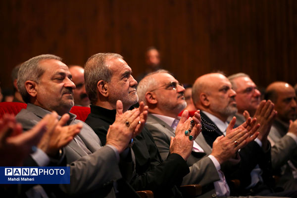 دیدار رییس‌جمهور با فرهنگیان و دانشجو معلمان