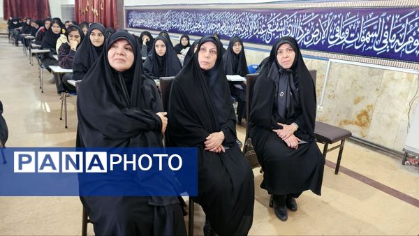 آیین گرامیداشت روز دانش‌آموز با حضور مسئولان منطقه ۱۳ در دبیرستان طلیعه شاهد