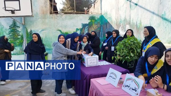 انتخابات شورای دانش آموزی دبیرستان شاهد تکتم ناحیه۳