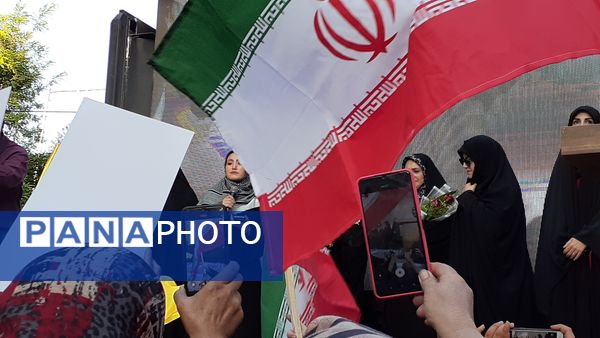 جلوه‌هایی از اجتماع مردم بجنورد در تجلیل از بانوی شجاع رسانه ملی