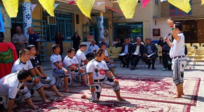 هنرنمایی پهلوانک های باستانی کار در جشن عید غدیر آموزش و پرورش ناحیه۳ 