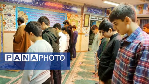 ضیافت افطاری دبیرستان شهدای مدافع حرم منطقه ۱۰