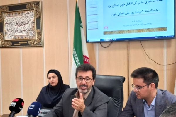 مردم ادامه دهنده راه شهدا در اهدای خون باشند