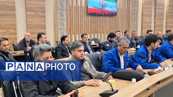 بررسی مسائل جامعه کار و تولید در نشست ویژه تشکل‌های کارگری با فرماندار اراک