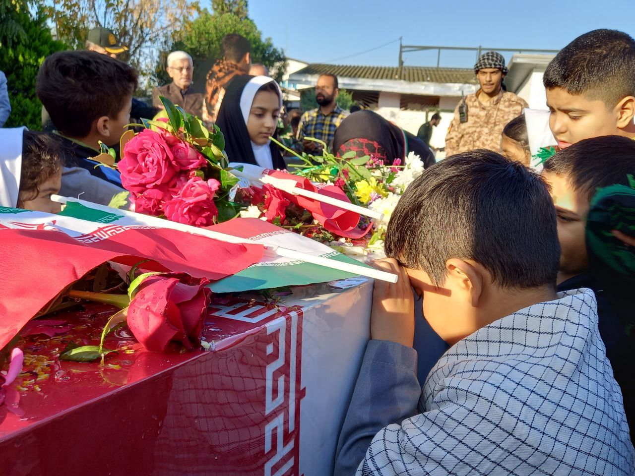 مراسم وداع شهید خوشنام در مدارس بهنمیر