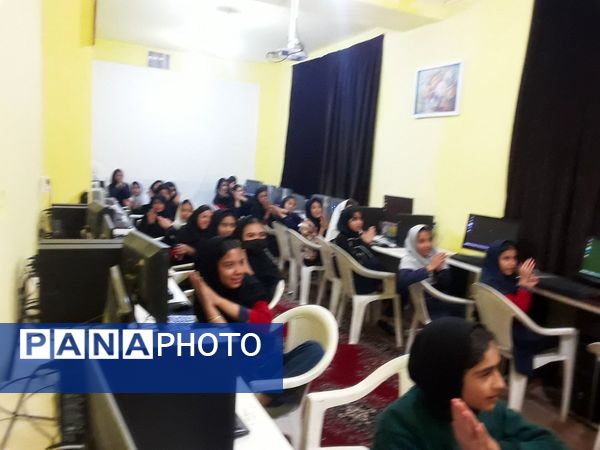 کلاس یادگیری کار با رایانه در کانون لقمان