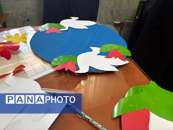 فضاسازی نمادین هنرستان تلاش با مشارکت دانش‌آموزان در آستانه ۱۳ آبان