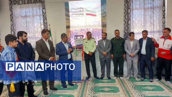 مراسم هفته گرامیداشت پدافند غیرعامل در دبیرستان دور اول صدرا مهریز