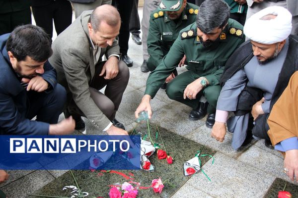 غبارروبی و عطر افشانی مزار شهدا در سملقان