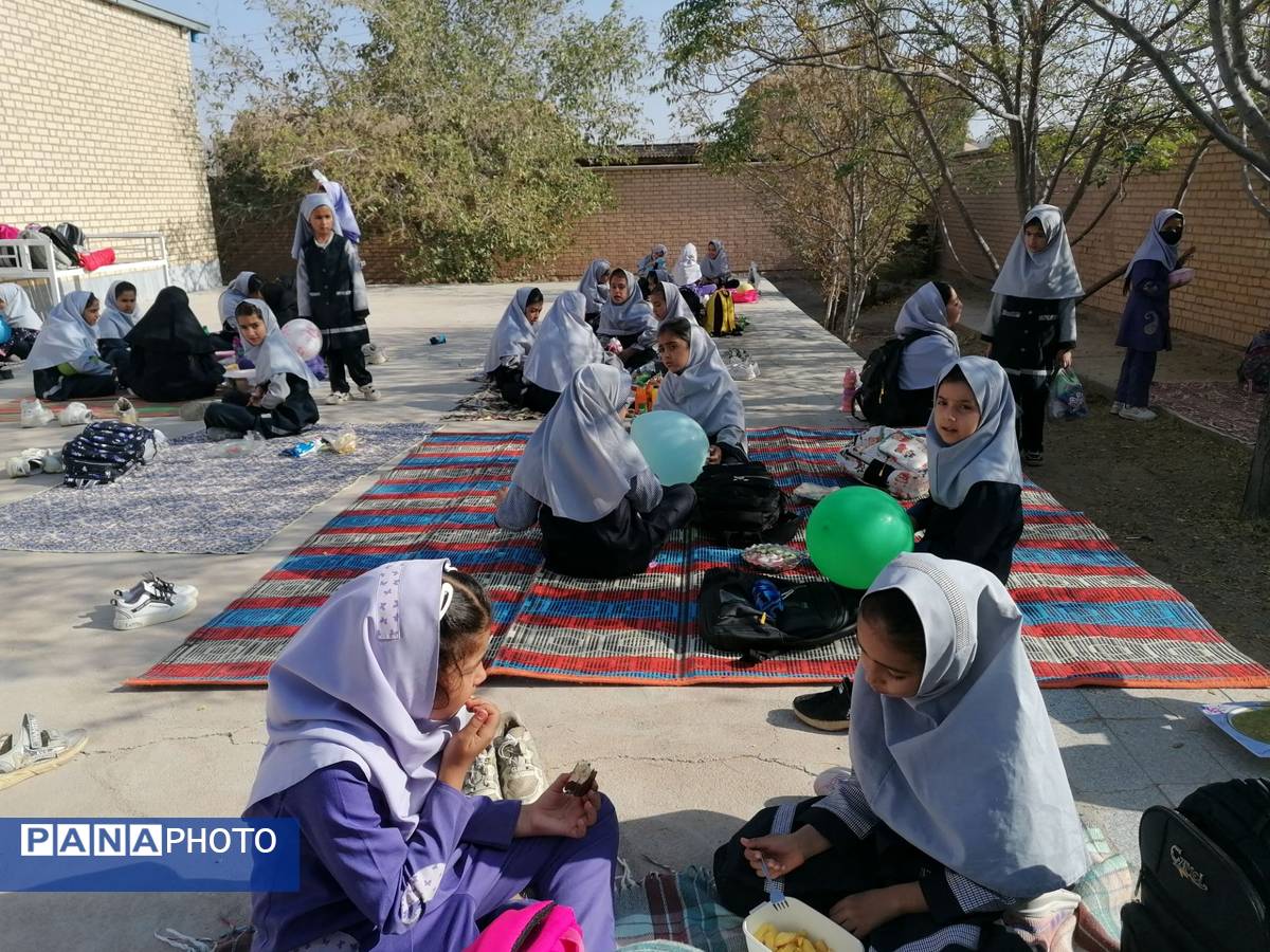 روز پر نشاط همزمان با هفته بهداشت روان در مدرسه تکتم خلیل آباد